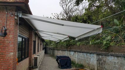 伸缩雨遮、天龙帐与遮阳棚 功能、用途与选择指南